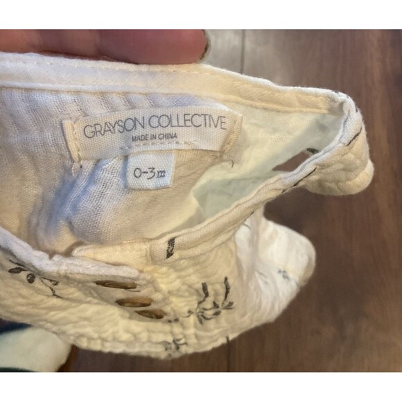 greyson collective one piece short sleeve neutral with snaps NWT baby 0-3 months - Picture 3 of 5